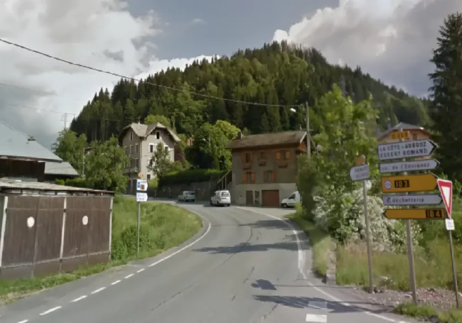 Vérification extincteurs Saint Jean d’Aulps – MAT-SEC Entrée de Saint Jean d’Aulps avec panneaux directionnels - lieu de la vérification des extincteurs