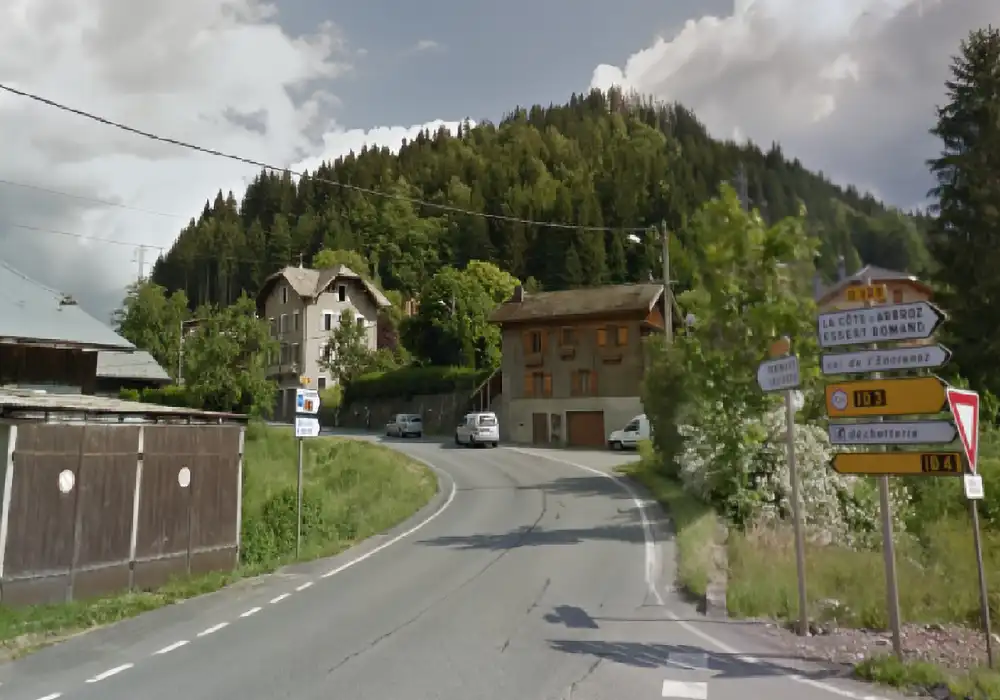 Vérification extincteurs Saint Jean d’Aulps – MAT-SEC Entrée de Saint Jean d’Aulps avec panneaux directionnels - lieu de la vérification des extincteurs