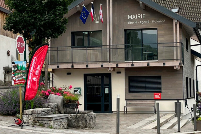 Vérification d’extincteurs à Bluffy – MAT-SEC Mairie de Bluffy lors de la permanence de vérification des extincteurs organisée par MAT-SEC